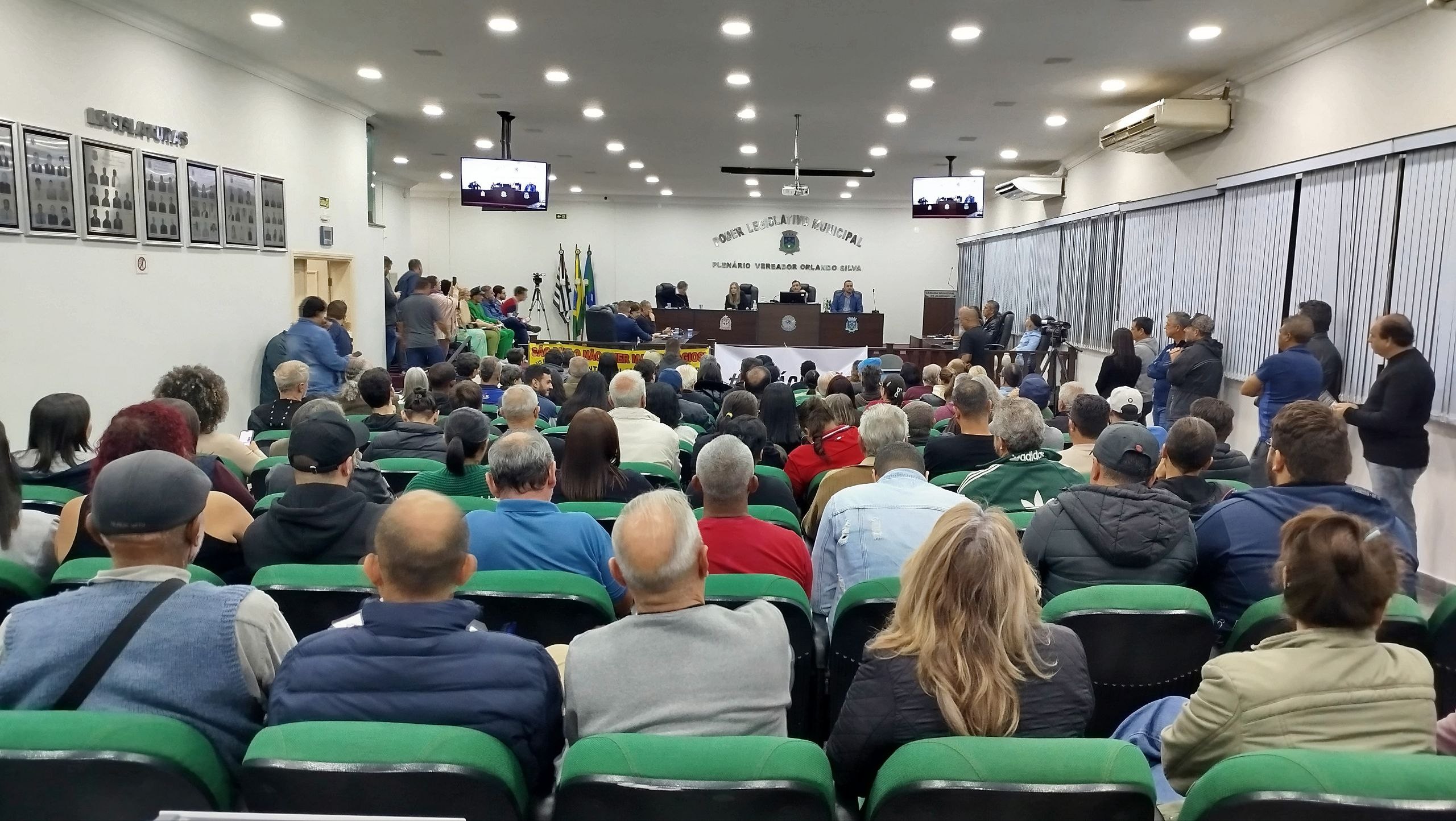 POPULAÇÃO LOTA O PLENÁRIO NA AUDIÊNCIA PÚBLICA SOBRE OS PEDÁGIOS FREE FLOW